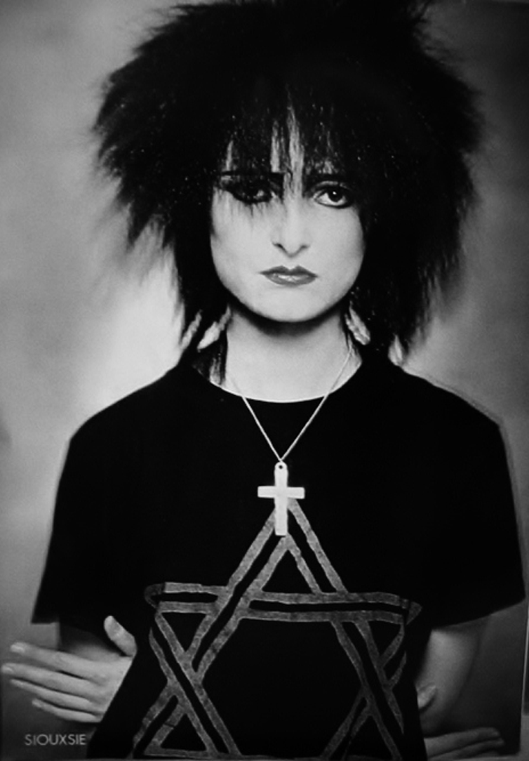 Happy Birthday today to Susan Janet Ballion, aka Siouxsie Sioux. 