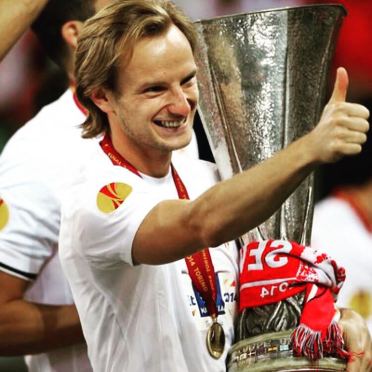 ivanrakitic's tweet photo. ¡Hoy tiene que ser otro día grande! ¡Deseo toda la suerte para el @sevillafc y su afición! #AporlaCuarta http://t.co/UOpqkTx09Z