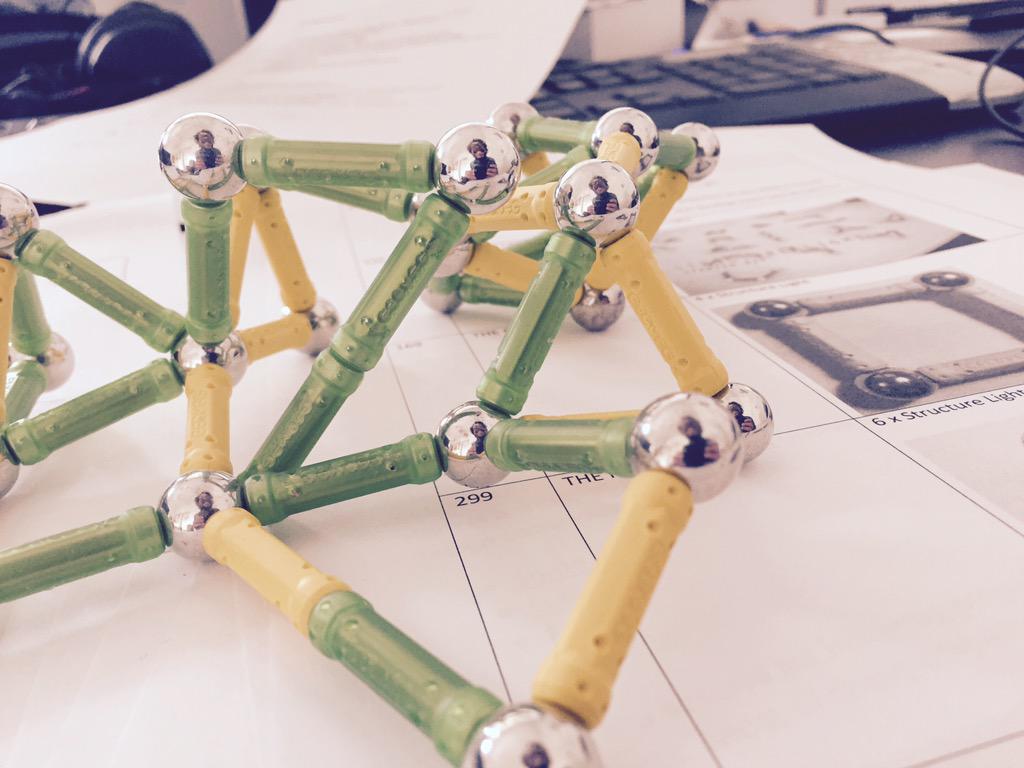 ligeobygip's tweet photo. Sometimes it helps to take a step back to get new inspiration ... (and meet 12 Mini-Me on a photo) #structurelight http://t.co/sblTeZic92