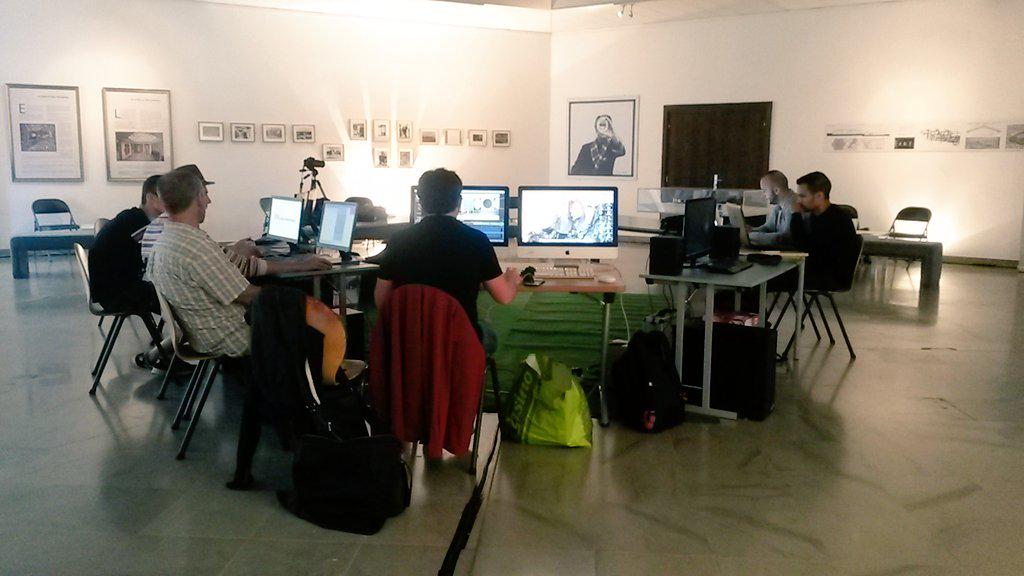 Urban_Prod's tweet image. Le média lab est en place! Les premiers montages en cours, venez nous rejoindre! #reunic15 @Anonymal @maisonumerique