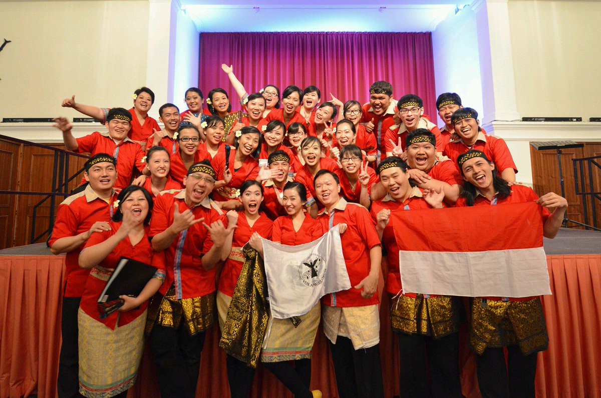 yoanavina's tweet photo. @101Jakfm @CanonIndonesia @canon_indonesia me &amp; my vox angelorum choir at kloster festival Germany ♡ #CanonPowerZoom http://t.co/2YiMdzoJuD