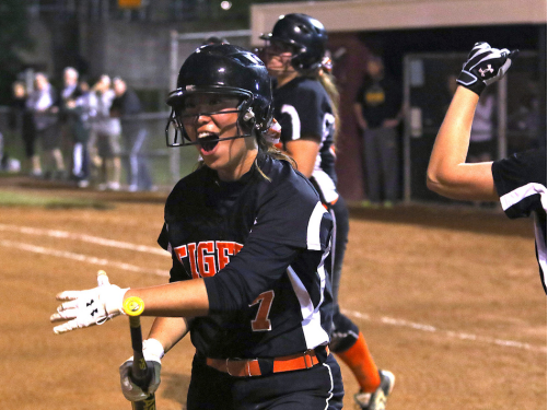 Softball: CL Central tops CL South, C-G falls at Barrington Regional shawurl.com/1xds