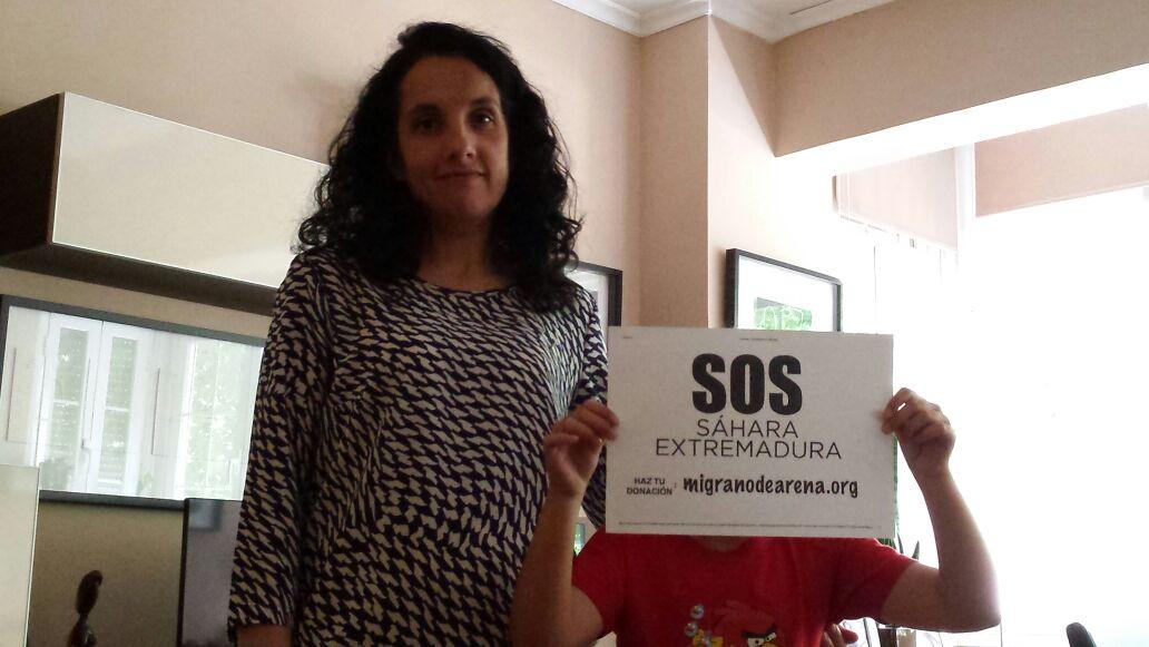 SOSEXTREMADURA's tweet photo. #SOSEXTREMADURASAHARA poniendo su granito de arena desde Badajoz.
http://t.co/JbiAUlX1kf http://t.co/B7bKCodgTV