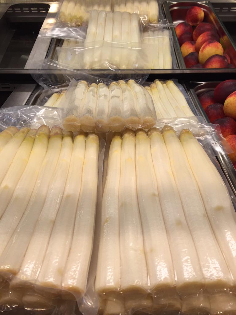 Verloting vrijdag!!!!!van 1 kg geschilde Hollandse asperges.rt rt rt rt en volg ons om kans te maken