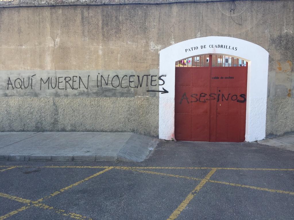 zunigatoros's tweet photo. Zamora esta mañana.Estos son argumentos de los antis.No nos dejemos pisotear,por nuestra Fiesta Nacional #soytaurino http://t.co/ITWT3bqhev