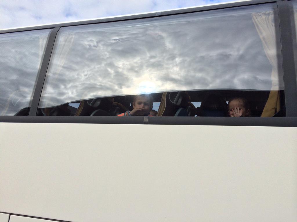 GeerdinkChantal's tweet photo. Tim zijn eerste schoolreisje vandaag! In de bus op naar Land van Jan Klaassen! http://t.co/FqLs1sl8KW
