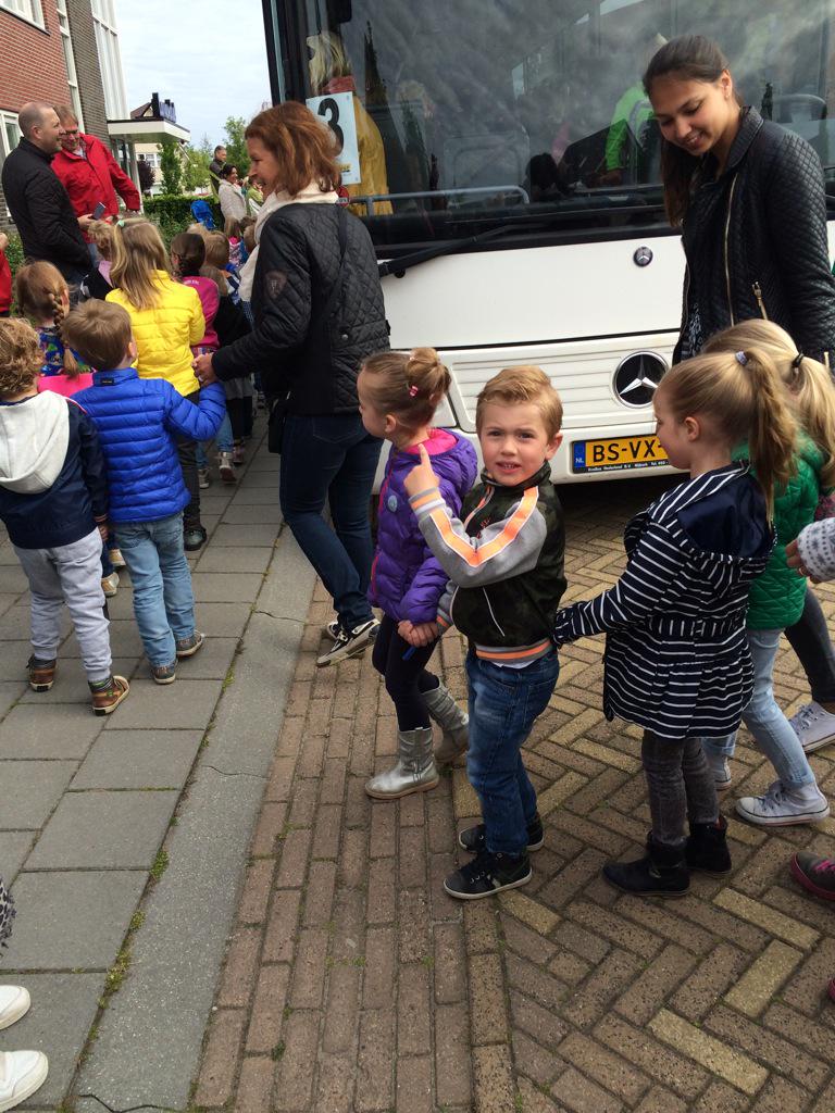 GeerdinkChantal's tweet photo. Tim zijn eerste schoolreisje vandaag! In de bus op naar Land van Jan Klaassen! http://t.co/FqLs1sl8KW