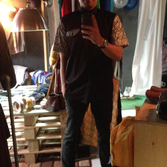 AgusUcu's tweet photo. Mumpung dpt disc, hihi @dRyshirt http://t.co/LOj4KvBpRq