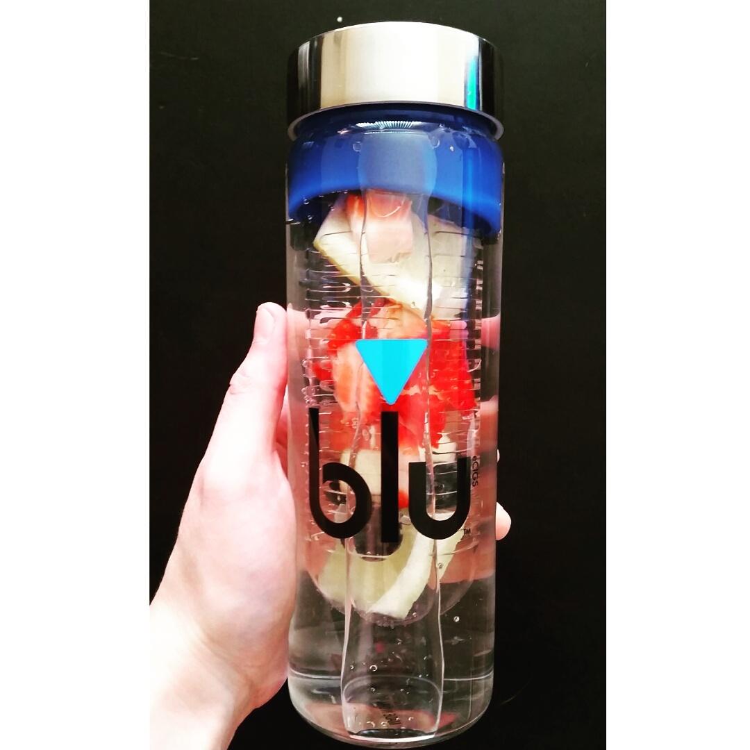 PinsAndSamples's tweet photo. Staying Cool With Fruit Water! #BluNation #Blu #FruitWater #PinsAndSamples #FruitInfuser http://t.co/tuyqDn5iMT