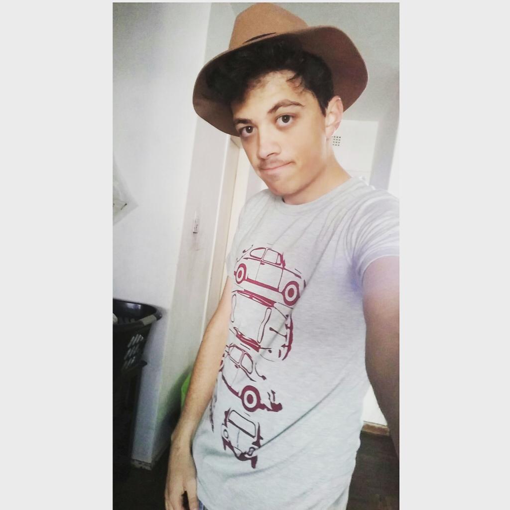 kyleazee's tweet photo. Cava today's look. Courtesy of @DanoMHD  and Meistre House of Design. #TShirtSwag http://t.co/zwV8rV0vsv