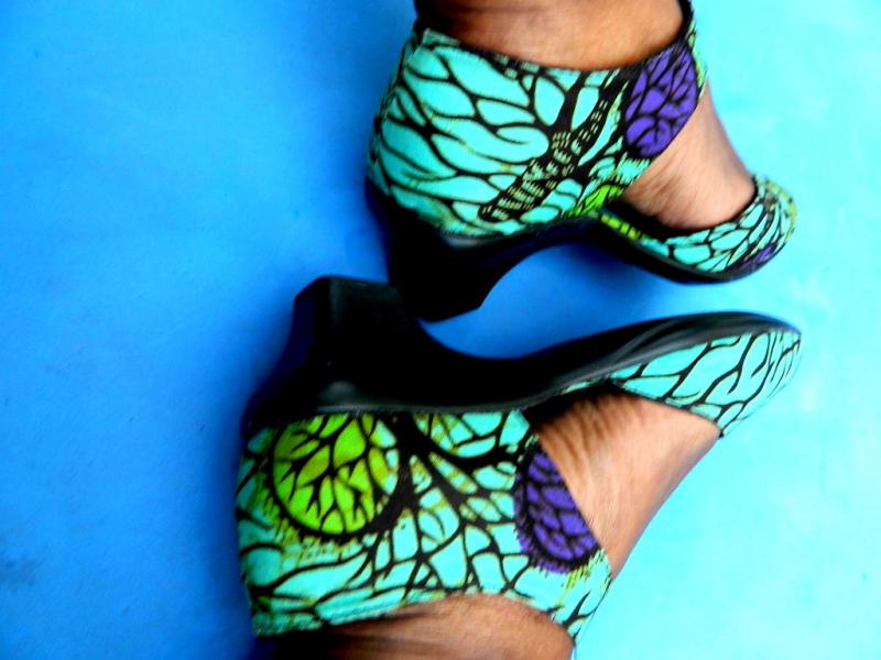 UberDuka's tweet photo. Mavazi Mary Janes, made with African print cotton and comfortable kitten heel #AfricanPrint

http://t.co/W4Nhwb6SwE http://t.co/NEAM48n4XY