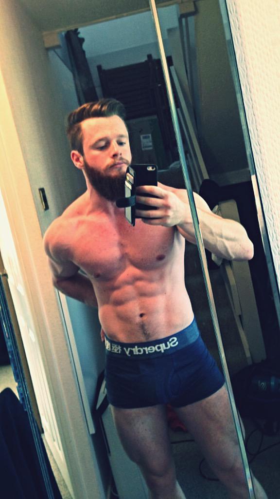 SupaShred's tweet photo. 5 weeks till holiday, let's get these veins popping #IGM http://t.co/Ly4trj7hvz