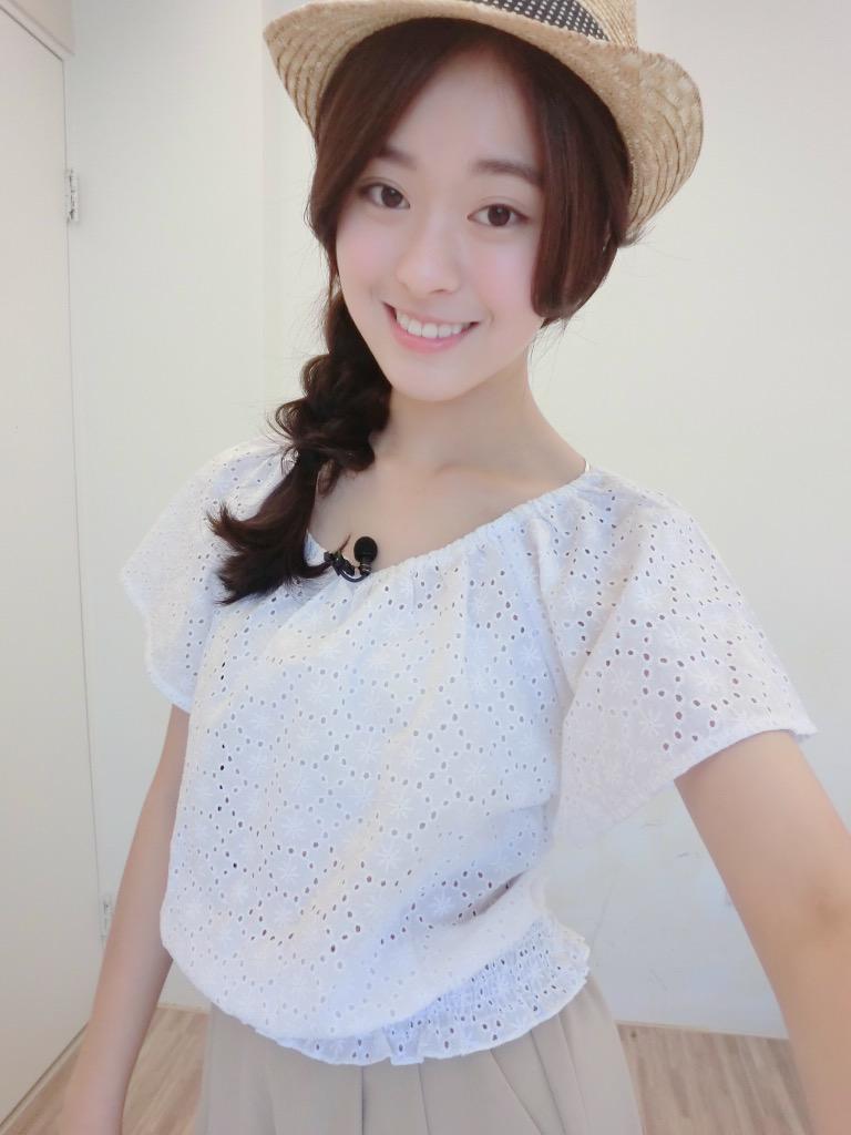 AllyChin2's tweet photo. 師姐來我家，來向你們介紹GU單品怎麼搭
這一集《Beauty 2 U》一定要鎖定喔
http://t.co/0Ms73tyl0b http://t.co/NggH5t7XC9