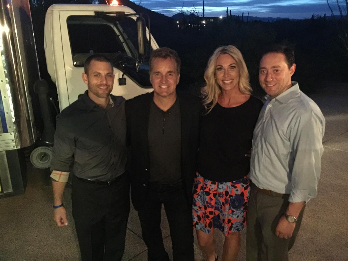 ninawells918's tweet photo. Best open house ever #jasonscheff #chicago w/ @TheAbramsTeam  @HOMECONSULTANTS http://t.co/pvmlqXpegG