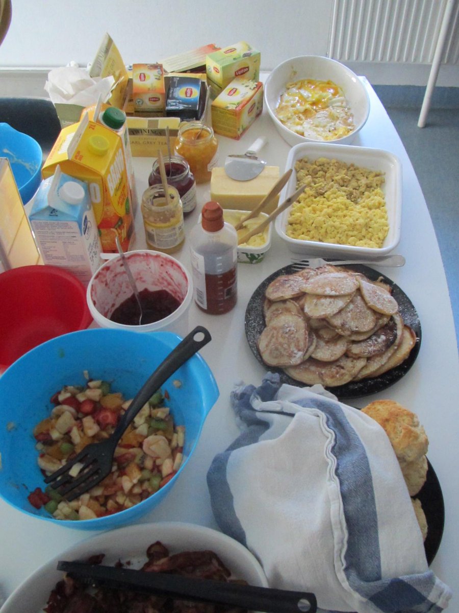 CamillaPedagog's tweet photo. Idag var det 9A's tur att göra frukostbuffé! http://t.co/9qwaZqD3bO  #Runbacka #HKKRun #9Arun http://t.co/VJHqcyw3MY