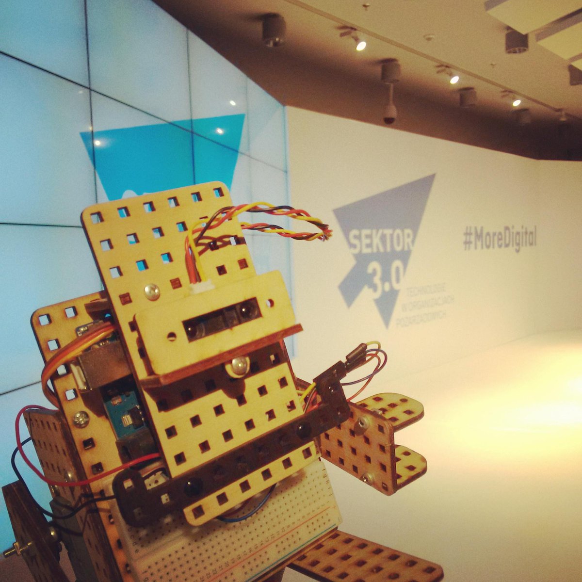 LoFiRobot's tweet image. Greets from @sektor_3 . Lo Fi just can`t be #MoreDigital