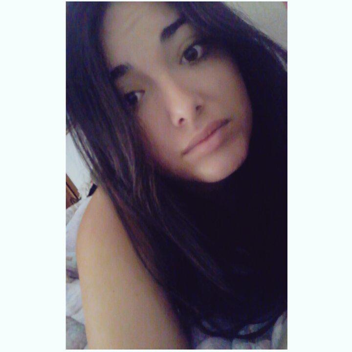Atleyaep's tweet photo. Creo que hoy he soñado cosas feas, porque levantarse con esta cara de susto no es normal. #Aturdida #BillyReturns http://t.co/zoOuh1E8ML