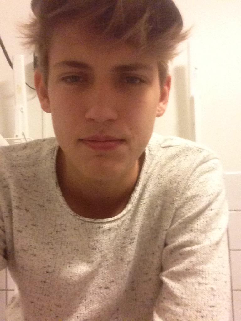 HDandyy's tweet photo. Ekstra hård terminsprøve #diarre #6timerpålokummet #laktoseintolerant? #aldrigmereyoghurt http://t.co/2DAV4iaW89