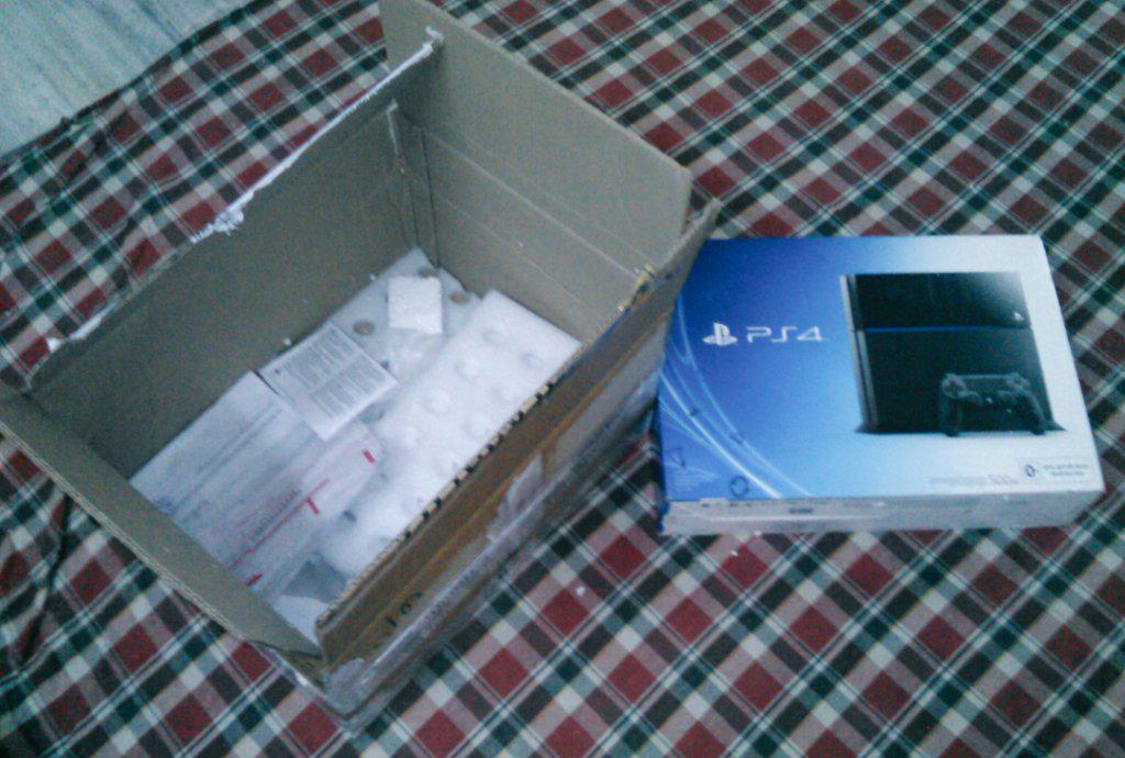 azeemkhan93's tweet photo. @Alto_800 Got My Ps4..
You are the greatest team :)
Am on Cloud Nine.
Thank you so much team!:)
#AltoFirstTimer http://t.co/1H9Fo5EhEy
