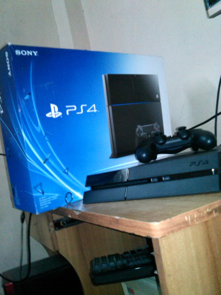 azeemkhan93's tweet photo. @Alto_800 Got My Ps4..
You are the greatest team :)
Am on Cloud Nine.
Thank you so much team!:)
#AltoFirstTimer http://t.co/1H9Fo5EhEy