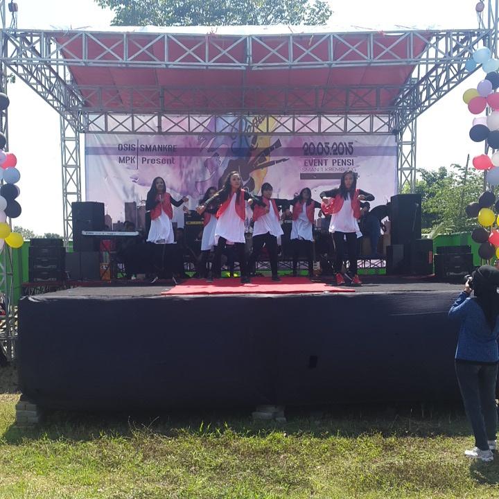 run_glowParty's tweet photo. Sexy dancer @Smankrez_SDA  #SelebeEventOrganizer http://t.co/WeBQOOODPp