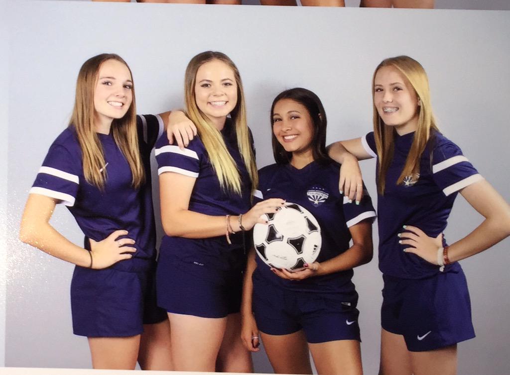 madisoncoppola's tweet photo. cutest pic of 2015⚽️🔥 http://t.co/8Q0w9HAMiX