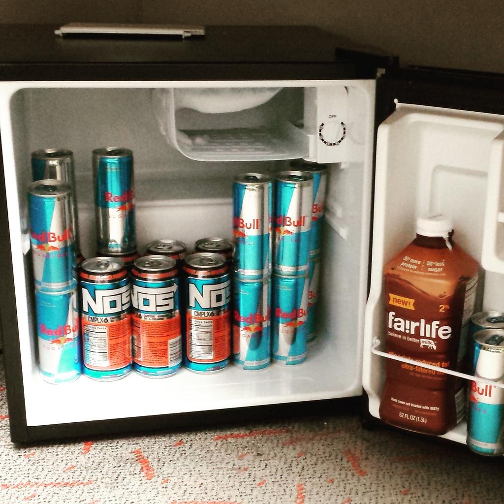 PrestonOglesbee's tweet photo. The AP fridge the night before #Inventory #GetHungry #Longage #TheMill @KLaRosTGT @LauraHarrisTGT @ginasullivan25 http://t.co/9JS0EPKdbo