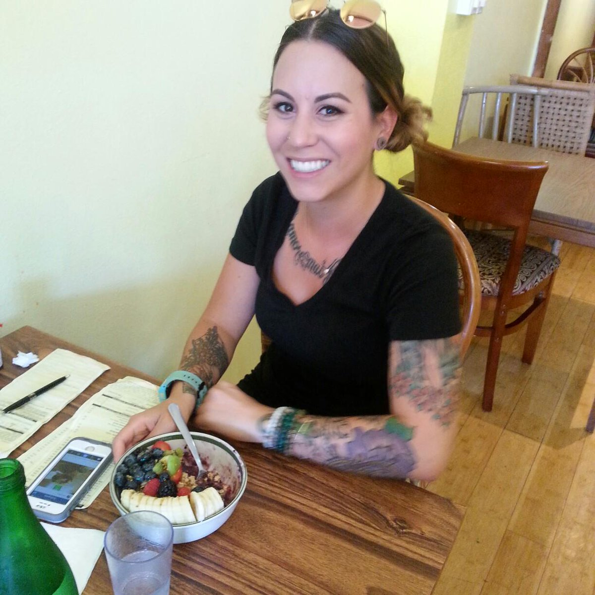 AlohaCrepes's tweet photo. Try our Acai bowl #alohacrepes #acai #delicious #hawaii #foodgasm #calories #icecream #cake #tasty #dinner #eat ... http://t.co/uUMm4rARj1