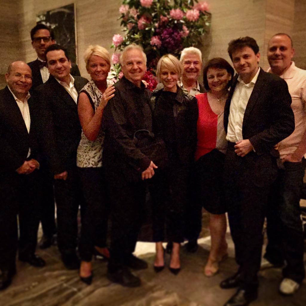 suehatje's tweet image. So proud of this FANtastic @mo_newyork #MOTeam &amp;amp; thank you @raehh and Tom. ✨ (missing @leonpellicer) #travel #MONYC