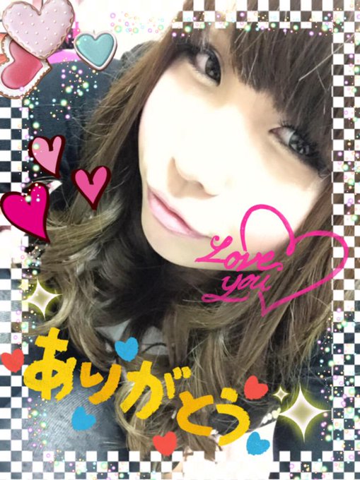 ついにフォロワーさんが1万人超えました！！感謝感激です(;_;)♡ 本当にいつもありがとうございます！これからもマイペースに頑張っていきますので、応援よろしくお願いします！ありがとう写メと、特別にほっぺたもっちり写メを(笑)