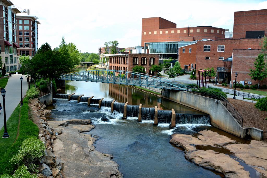 SWCook_Upstate's tweet photo. Looking out over the Might Reedy River at Falls Park. #yeahTHATgreenville #FallsPark #ReedyRiver http://t.co/mt16F2EBt5
