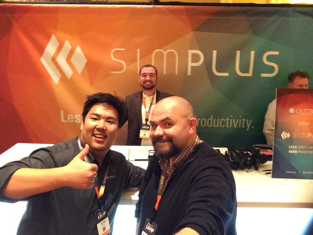 Paco_Belle's tweet photo. Here we go, #SelfieWithSimplus at #2015Leap @simplusnow http://t.co/BZDx4UaUyg