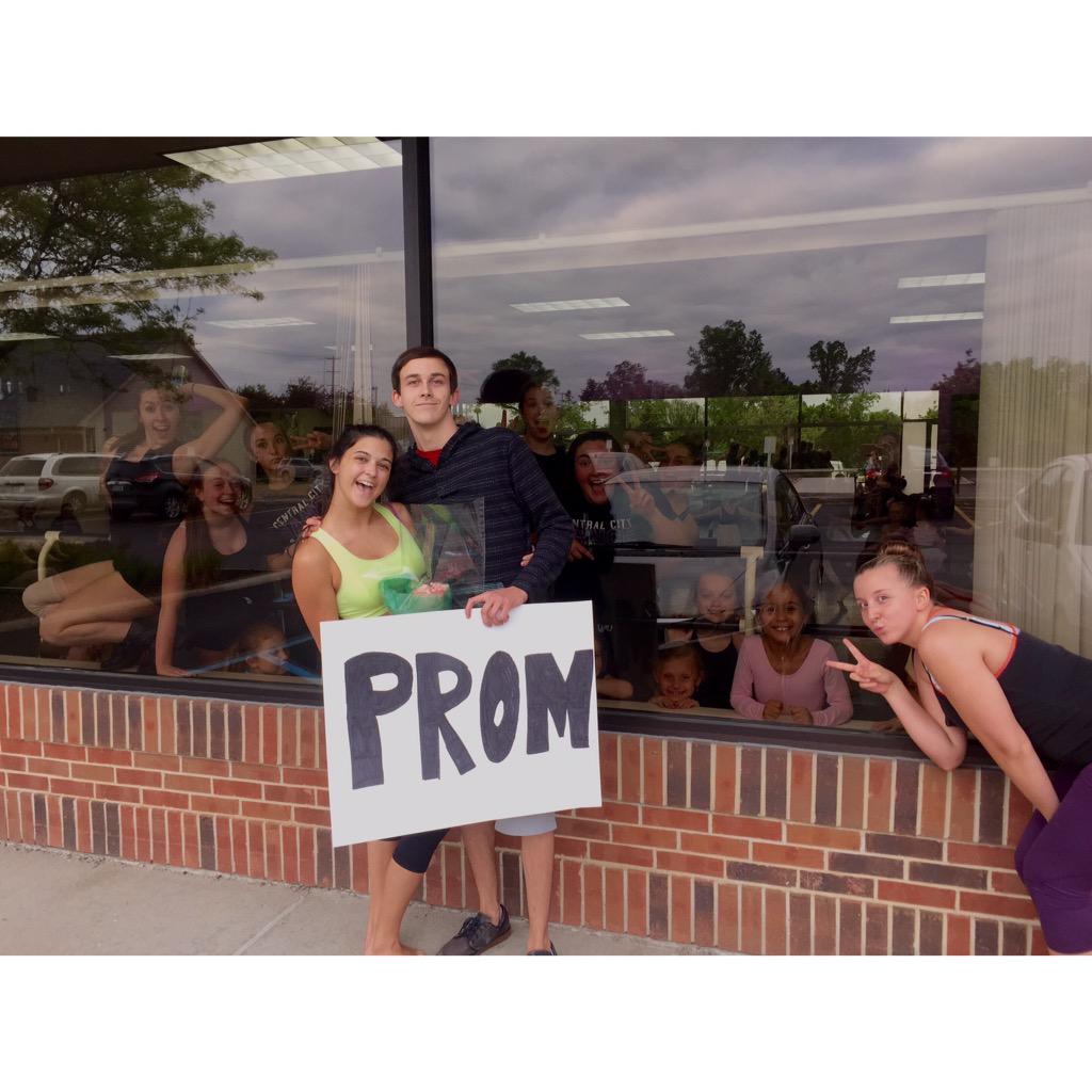 ashleylaff's tweet photo. prom with tyty ☺️💞 (photo feat. #theelitedifference) http://t.co/a0Jx6Kxpcb