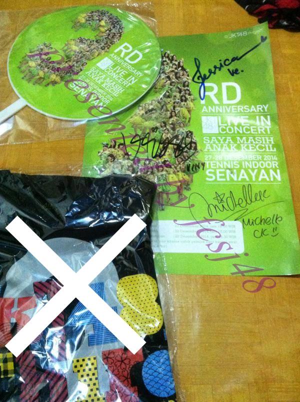 MarketPp48's tweet photo. #WTS Gimmick VIP di pict ( poster ttd ve, viny, lele, kipas ) , COD FX / JNE.. https://t.co/UytywourJk