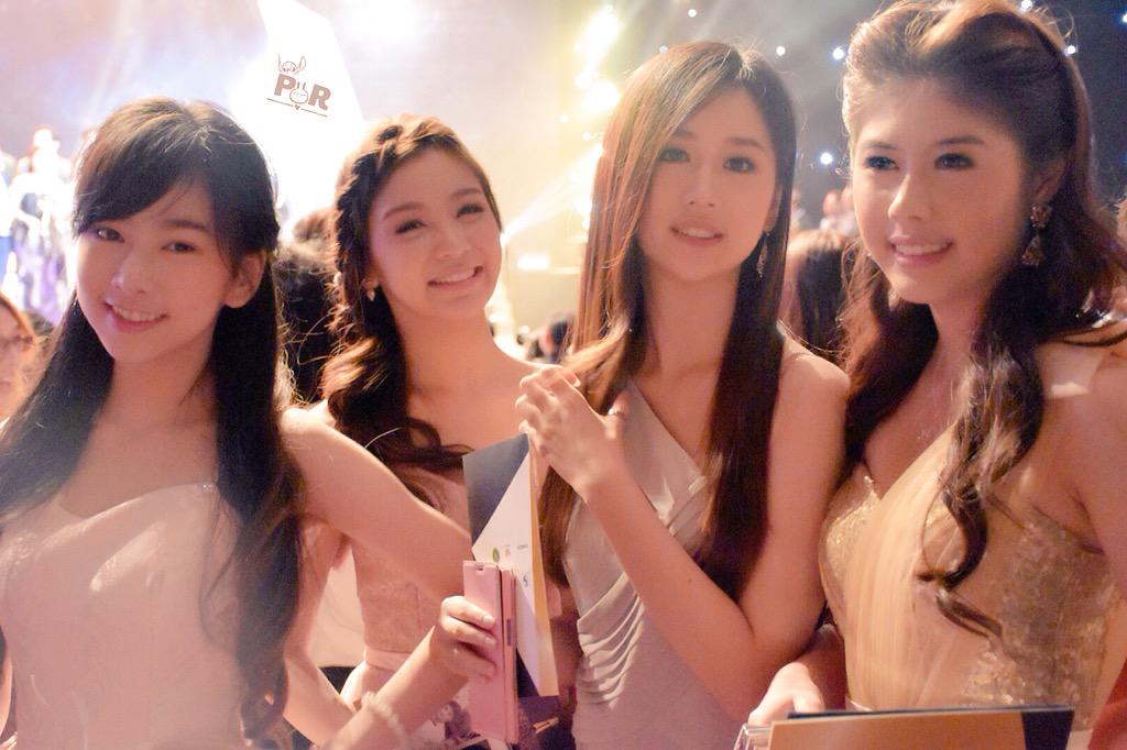เหล่าสาวสวยออกงาน น่ารักที่สุด👗👠💄👛 แต่รูปพี่ไม่ชัดเลย😂 <a href="/zanookzn/">zanook</a> <a href="/bella_phonchita/">Bella phonchita</a> <a href="/janeeeyeh/">เจนเย่</a> @zznebenzz #9entawards
