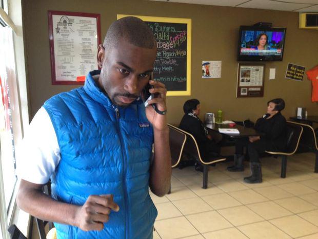 sussiekiesays's tweet photo. #POTUSFirstTweets :
"Call me on the direct line @deray!"
#youmaybeapaidprotester
#cutthechecks http://t.co/fLkvuGbW4v