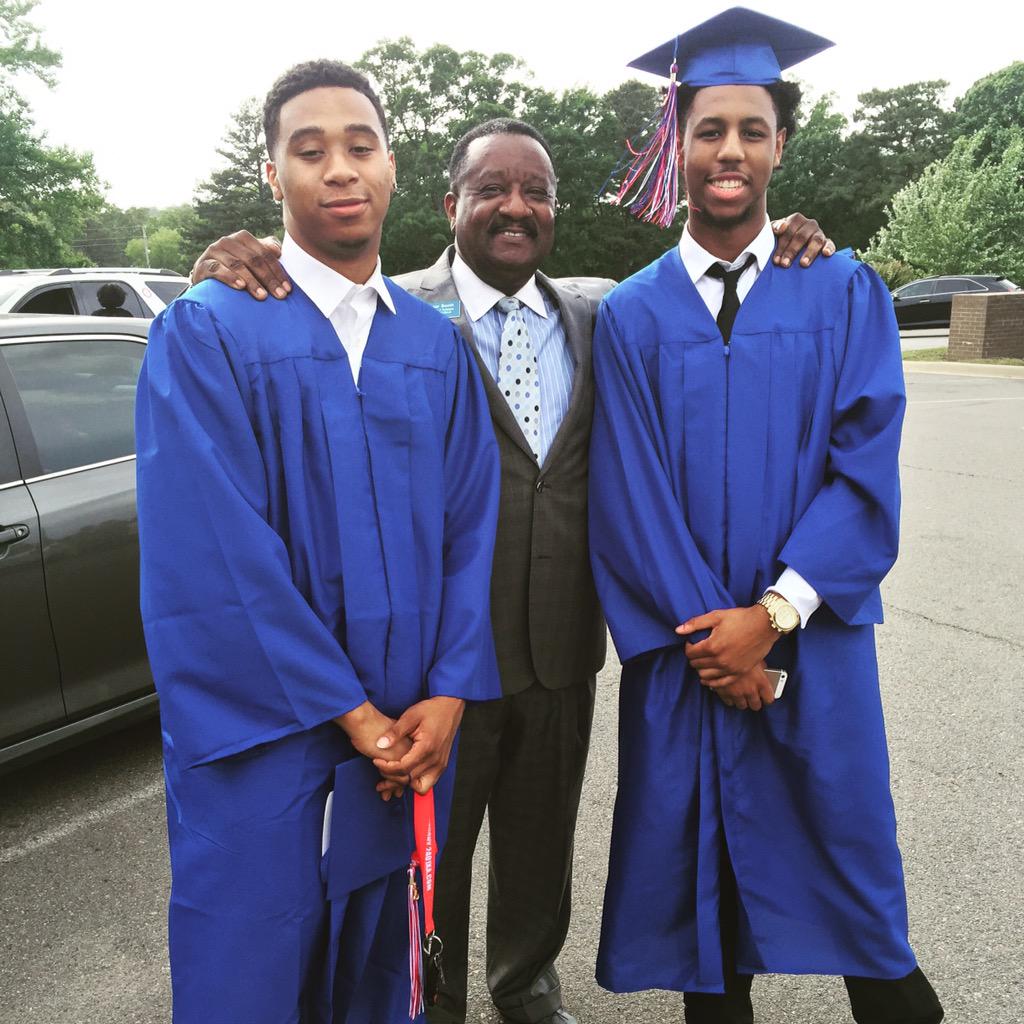 OGIraJ_RF's tweet photo. Parkview Graduation Tonight 8:30 At The Verizon . π ππ΄βͺοΈπ΅ #PVGraduation http://t.co/dZexGGlsZ9