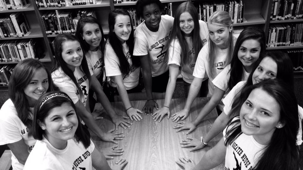 _CHS_Gymnastics's tweet photo. Got our state rings today 😏💍 http://t.co/fk33yPEqKp