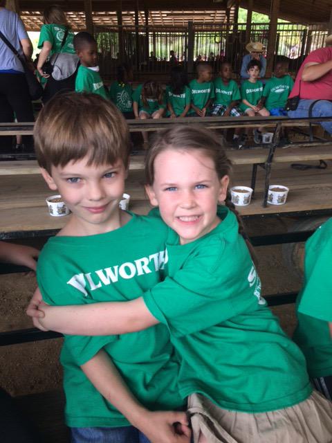 CMS_DilworthES's tweet photo. Kindergarten Lazy 5 Ranch field trip. #funtimes http://t.co/sbFd6381n8