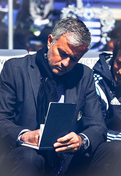 ChelseaFC_es's tweet photo. “En España todo el mundo habla de lo fuertes que son Madrid y Barça, pero en la Premier no dominarían” 

- Mourinho - http://t.co/EMhvXkmNln