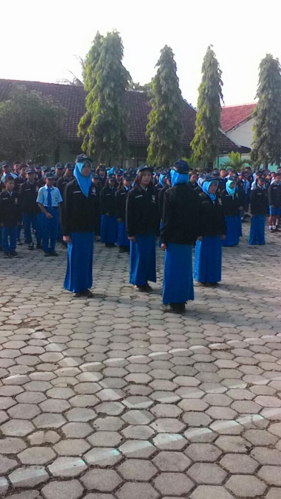 smpndubang's tweet photo. Upacara  HARKITNAS 2015...Dengan kerja keras mewujudkan Indonesia yang maju sejahtera http://t.co/JdWGTTnUhg