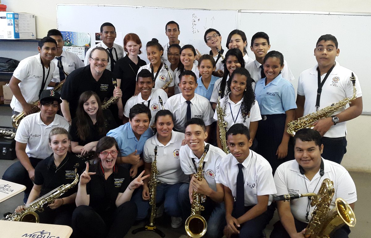 BMVRG's tweet photo. Fue un placer para nosotros compartir con la UWS Symphonic Band en este gran ensamble. @Attacca_SW #MCOtoRome http://t.co/8LFzt3PXgQ
