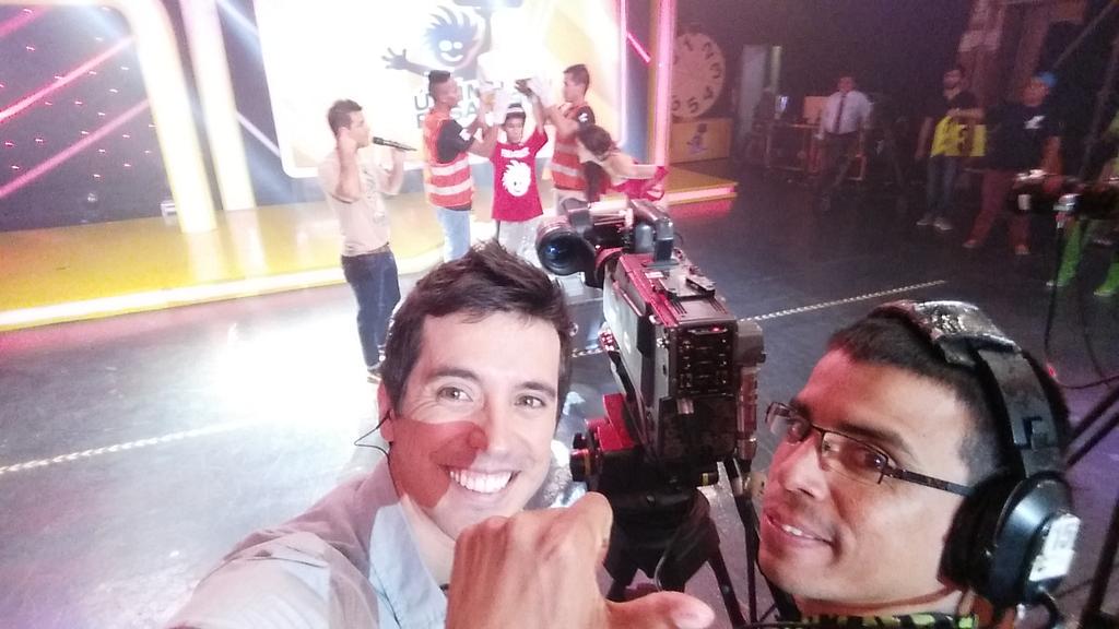 JesusAlzamora's tweet photo. Con mi causa el camarógrafo Pepe en #EUPDELUJO en pleno freno!! http://t.co/nCHutz83cC