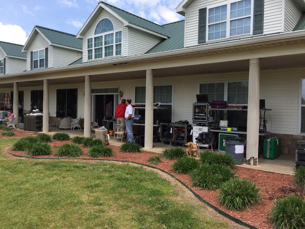 A little glimpse of all the film gear lined up on the @duggarfam porch to film this episode w/ @EricaRHill! #19Kids