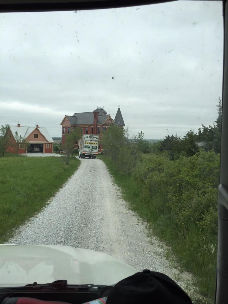 ben_cave04's tweet photo. Wen you move a frikin castle today at work that requires 10 hours of work and two full truckloads #moverproblems 😊🔫 http://t.co/f0oqH8ttCC