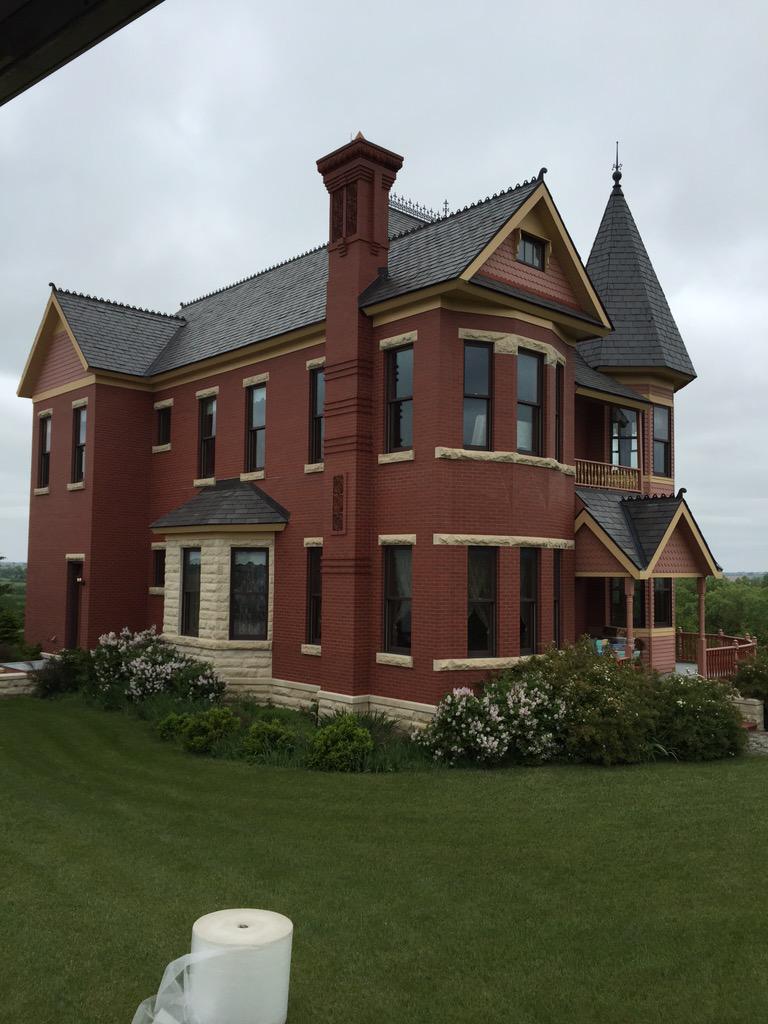 ben_cave04's tweet photo. Wen you move a frikin castle today at work that requires 10 hours of work and two full truckloads #moverproblems 😊🔫 http://t.co/f0oqH8ttCC