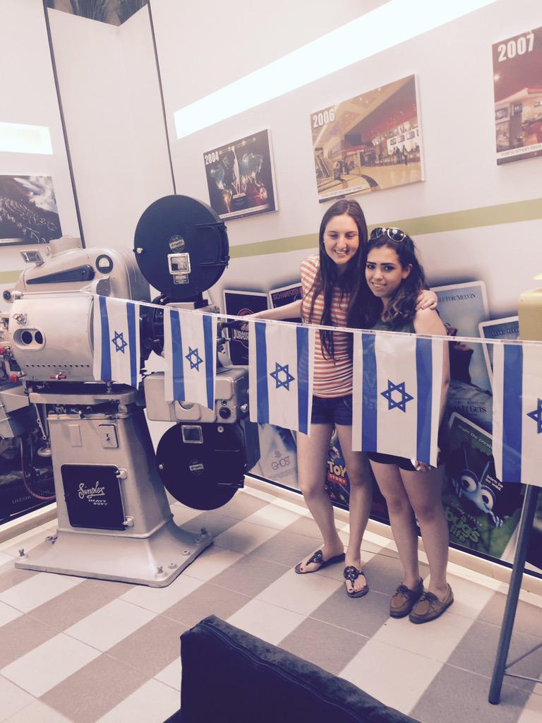 CareerUpNow's tweet photo. #PB15 #A&E posing at the #israelCinemaGuild...I'm ready for my closeup! #HelloIsrael #Cinema http://t.co/s14Nl369hz