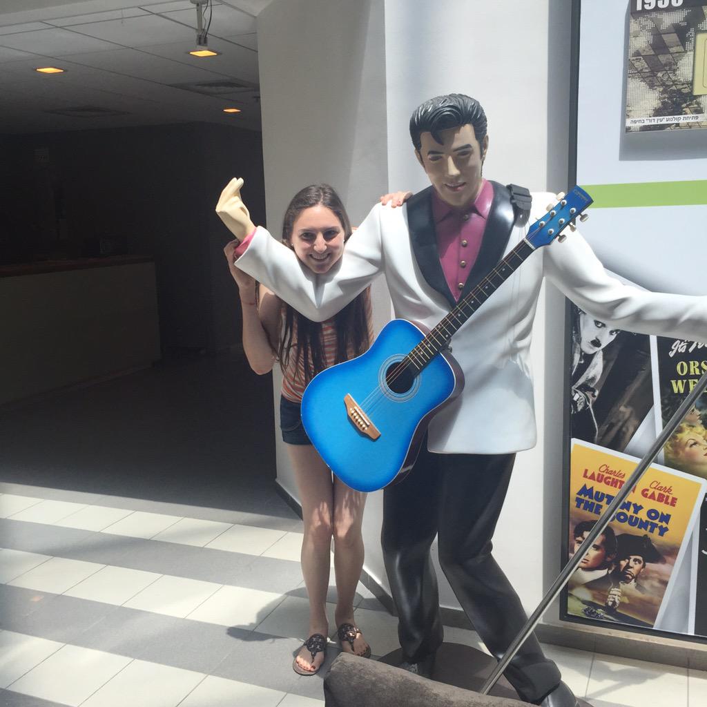 CareerUpNow's tweet photo. #PB15 #A&E posing at the #israelCinemaGuild...I'm ready for my closeup! #HelloIsrael #Cinema http://t.co/s14Nl369hz