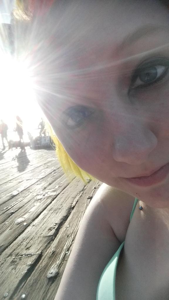 LexLesem's tweet photo. on the pier in #SantaMonica listening to #Denmantau http://t.co/cwDcbWBQAo