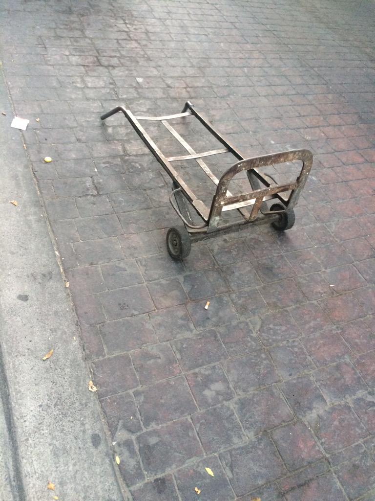 AraujoLuis's tweet photo. Impactantes imágenes del diablo en una calle aquí @EnTlaquepaque. Si son miedosos no abran la foto http://t.co/MMU1MfaNoL